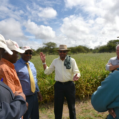 Senior Kenya government officials visit ILRI’s Kapiti Research Station