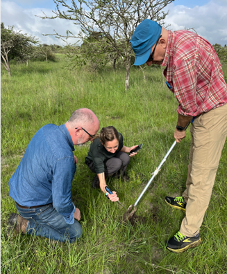 In a second round, John Quinton (right), Fiona Pearce (middle) and Nick Ostle (left) look at the draft map of soil types they had created, and take samples to confirm a few spots with missing soil type classification. (Photo: ILRI/Kristen Tam)